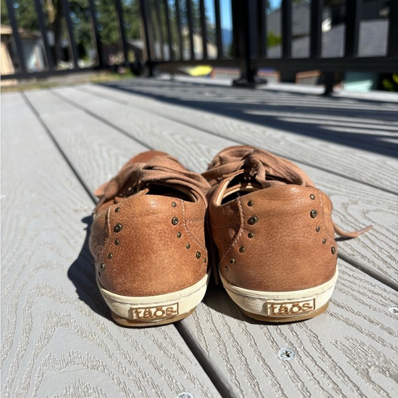 Taos Freedom Sneakers Women Size 8.5 Tan Brown Studded Lace Up Leather S… - Picture 9 of 10